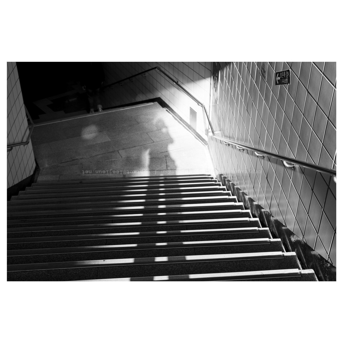 10월 오후 3시의 그림자