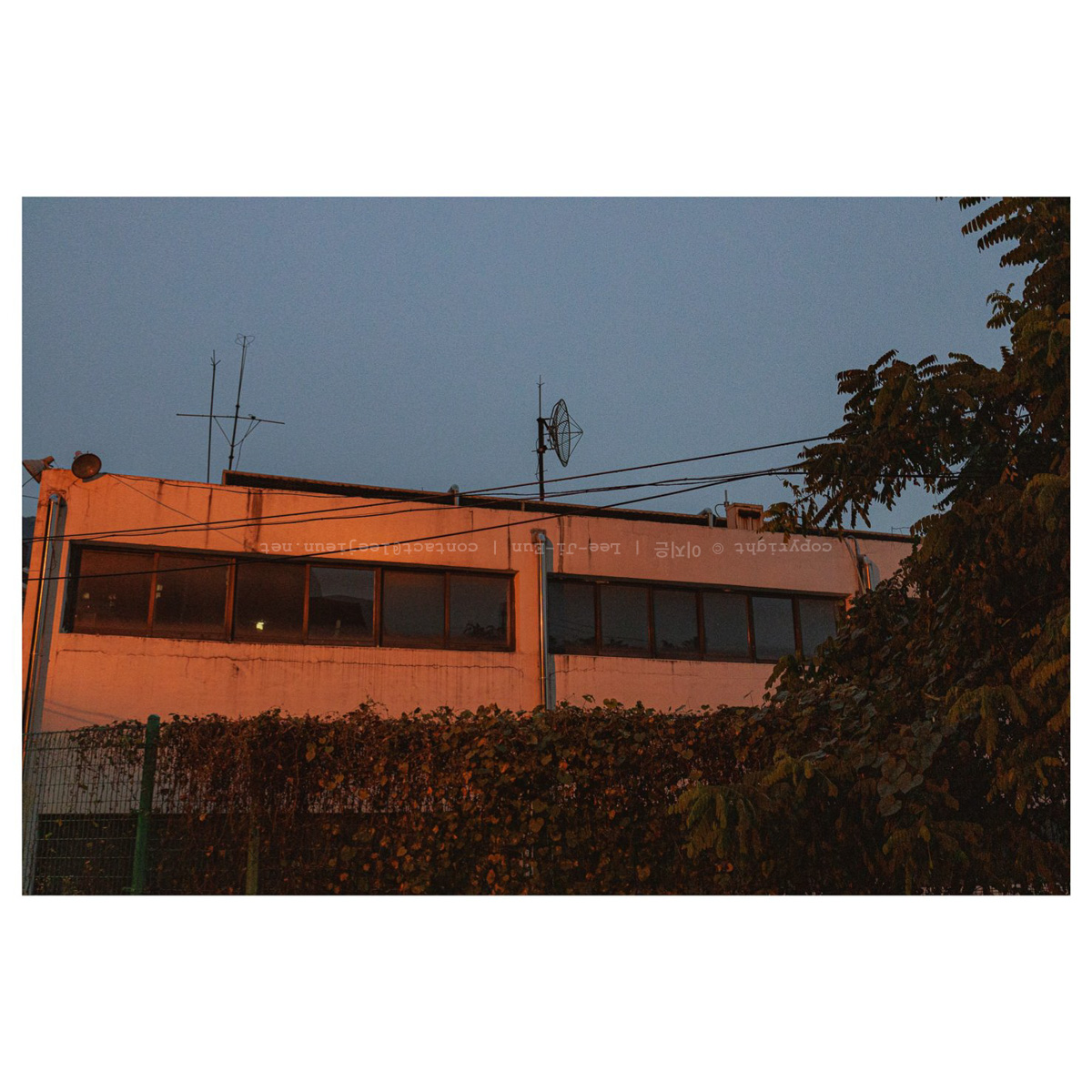 누구와 통신을 합니까