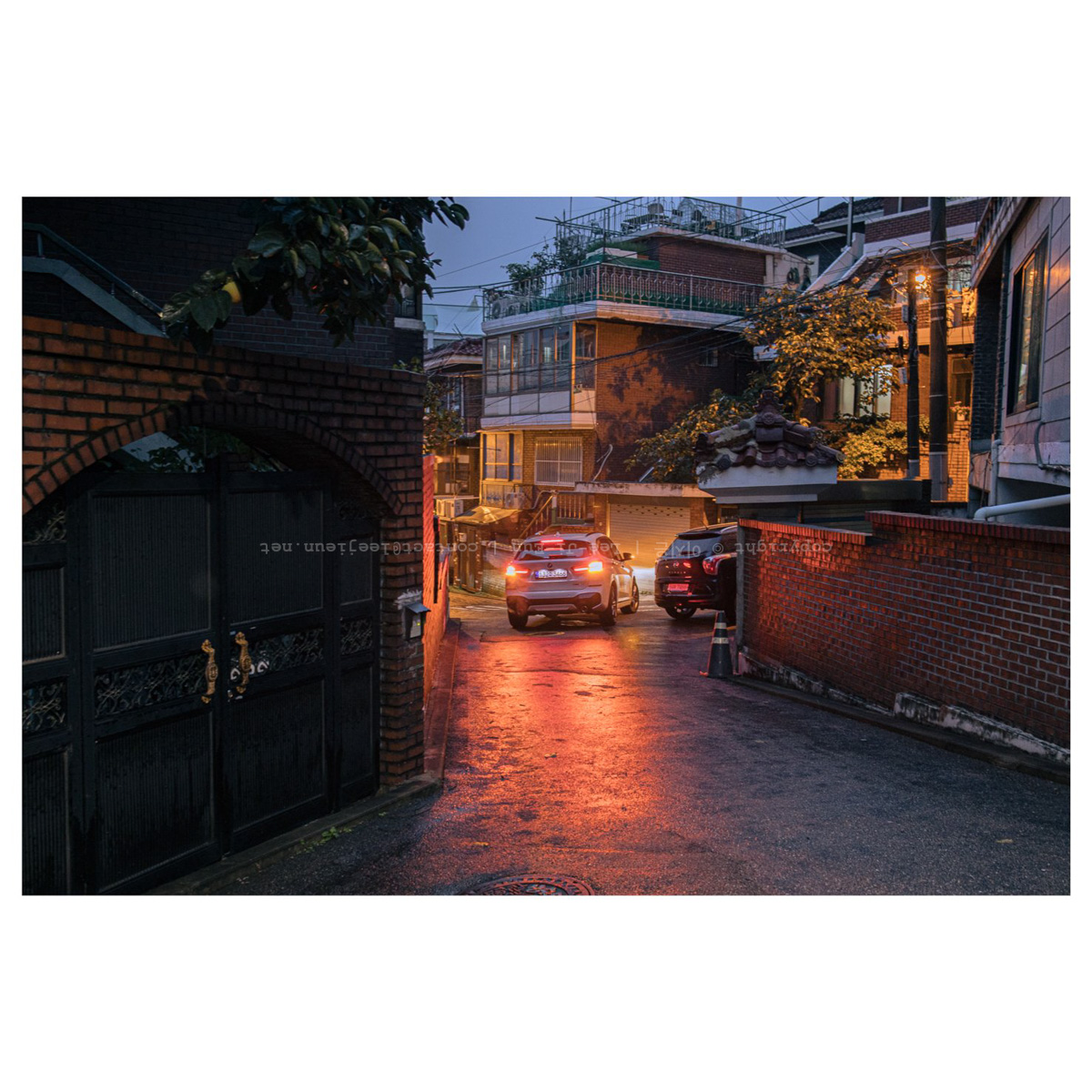 아스팔트+비 = 훌륭한 반사체