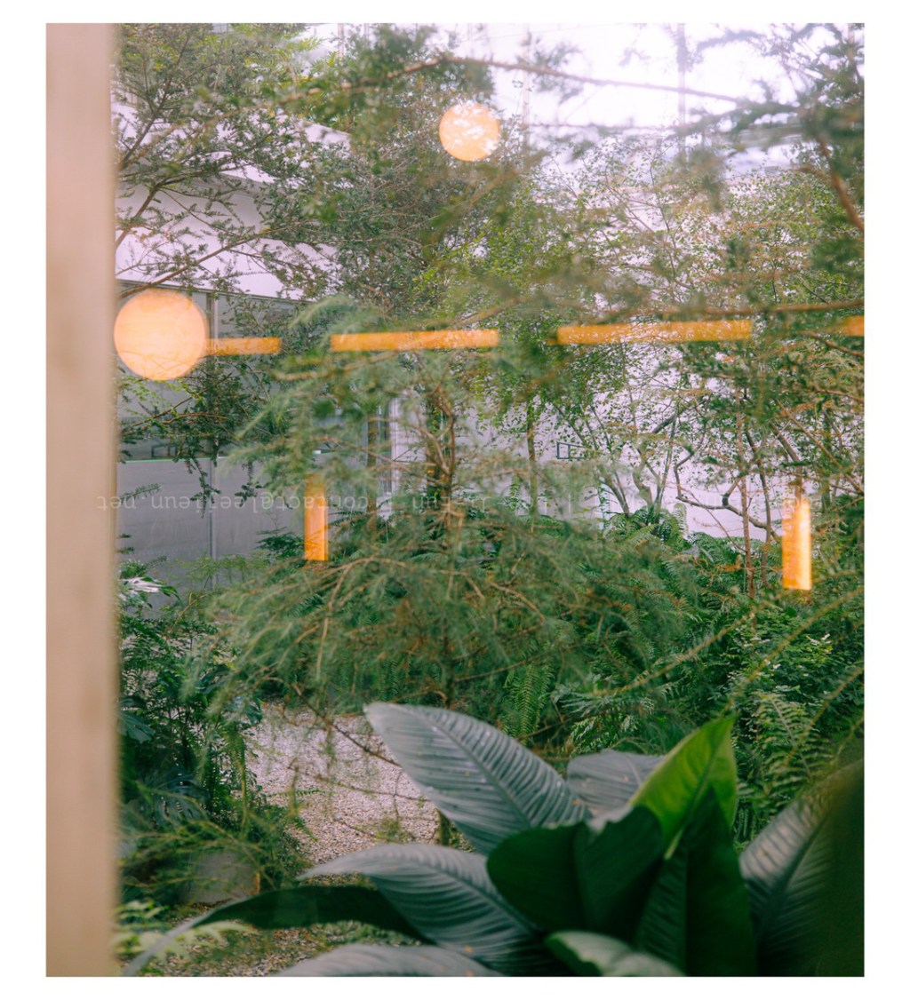 #047. Taipei 02-5: 스마트폰 관람자와 전시장 가드