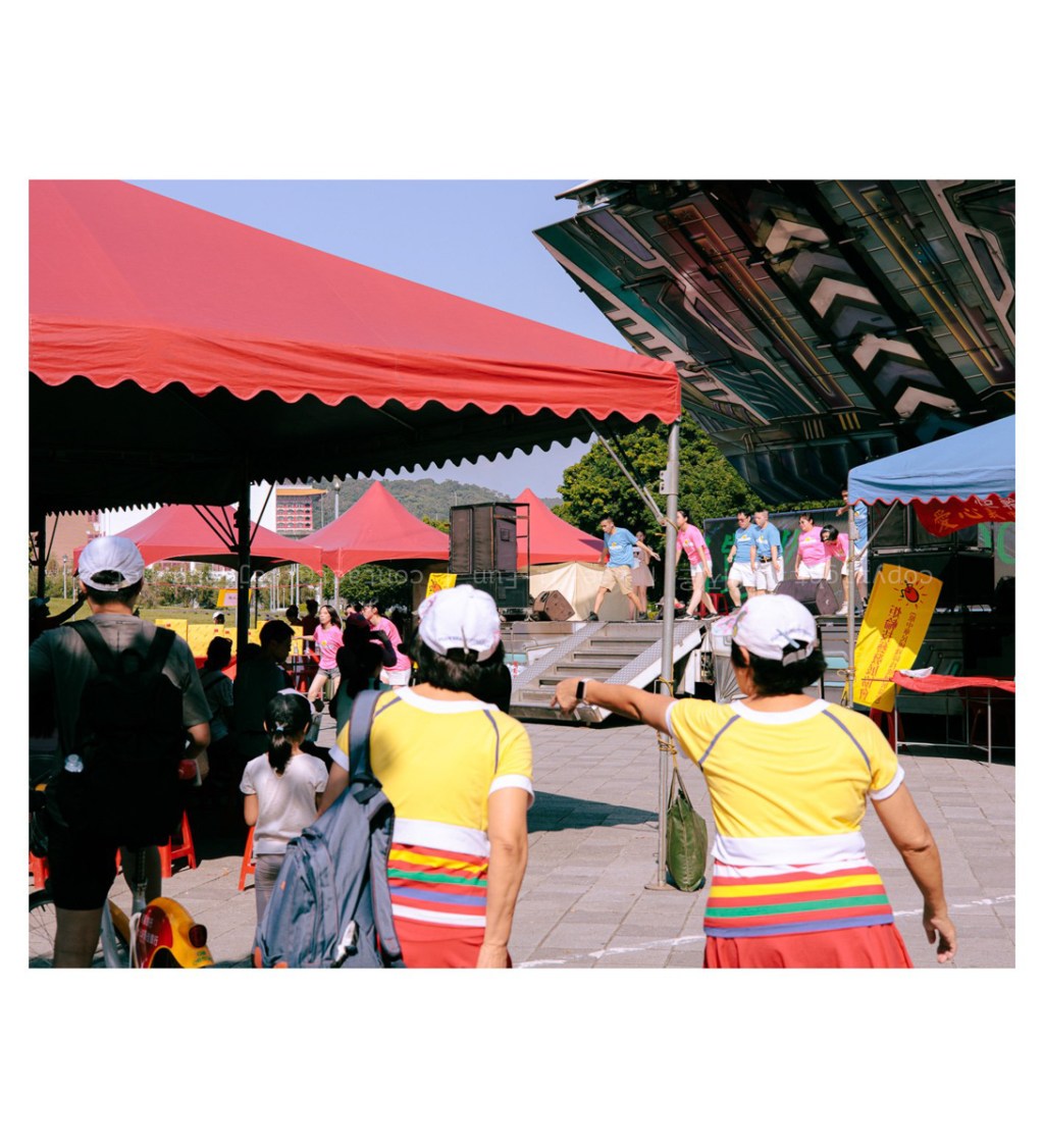 #046. Taipei 02-4. 코스프레와 휠체어와 중학생과 가족들