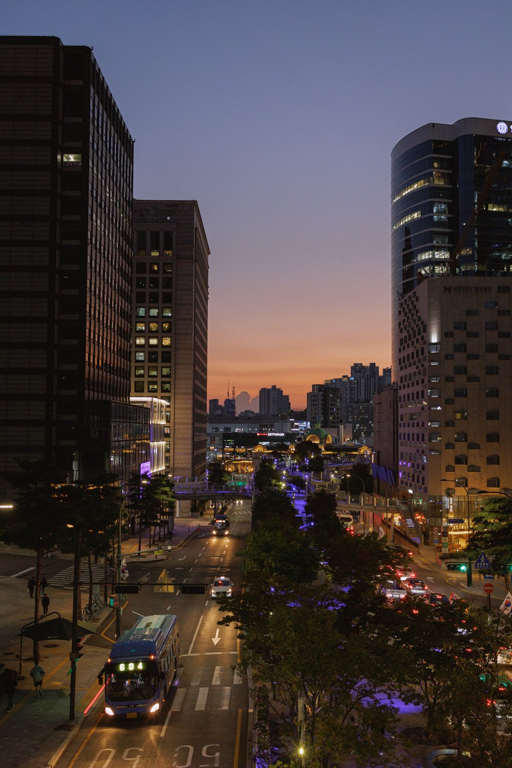 #011. 10월 초 저녁 6시의&nbsp;소월로에서